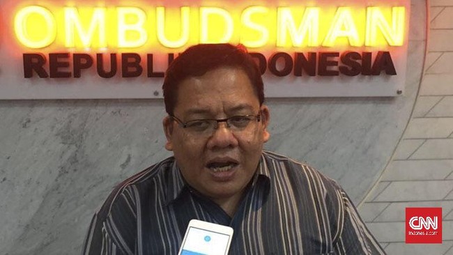 Anggota Ombudsman RI pun meminta Novel memberikan keterangan lebih lengkap ke polisi soal kejanggalan dan informasi yang ia terima sebelum teror air keras.