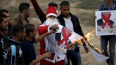 Ketika 'Sinterklas' Memprotes Israel 'Sinterklas' pun ikut memprotes keputusan Presiden AS Donald Trump yang mengakui Yerusalem sebagai Ibu Kota Israel.
