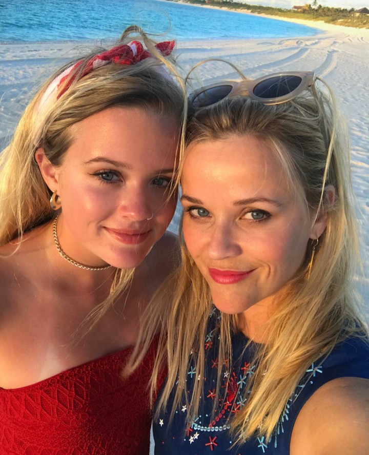 Potret Manis Reese Witherspoon dan Anak-anaknya
