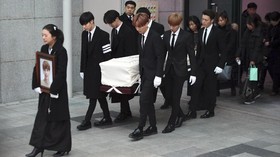 Tagar #YouDidWellJonghyun Warnai Suasana Pemakaman Jonghyun
