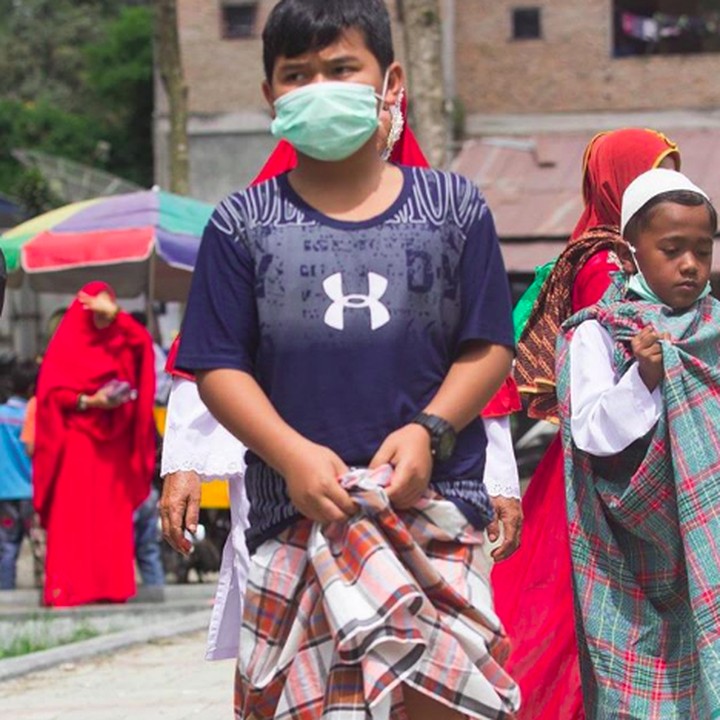 <p>Keren! Habis disunat anak ini tetap semangat. (Foto: Instagram/ @endro_lewa)</p>