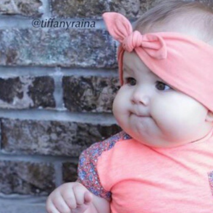 <div>Pita di kepalanya ibarat penyeimbang pipi. He-he-he. (Foto: Instagram @tiffanyrania)</div>