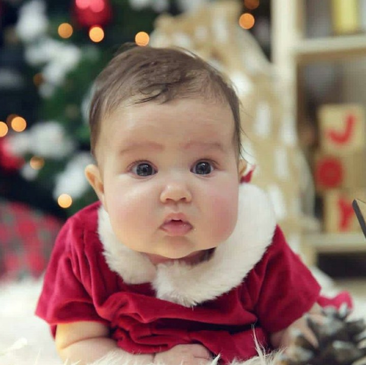 <div>Si 'pipi' menyambut Natal dengan muka kebingungan, hi-hi-hi. (Foto: Instagram @all_baby_l)</div>