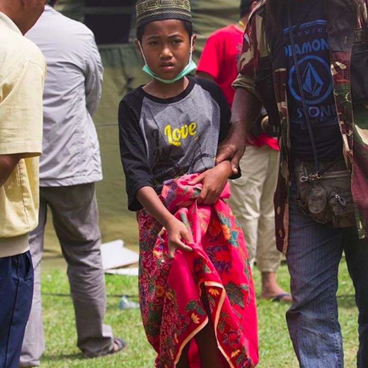 <p>Tetap semangat meski 'sisa-sisa' ketegangan pas disunat masih kentara. (Foto: Instagram/ @endro_lewa)</p>