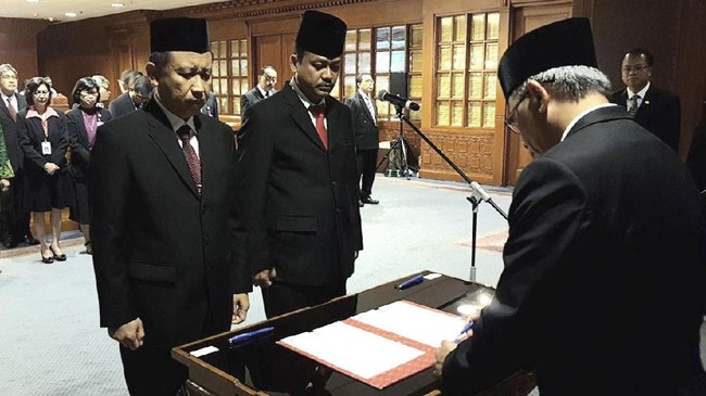 Irjen Polisi Rokhmad Sunanto dilantik sebagai Kepala Departemen Penyidikan Sektor Jasa Keuangan menggantikan Irjen Pol Abdul Kamil Razak.