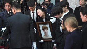 FOTO: Air Mata Iringi Pemakaman Jonghyun 'SHINee'