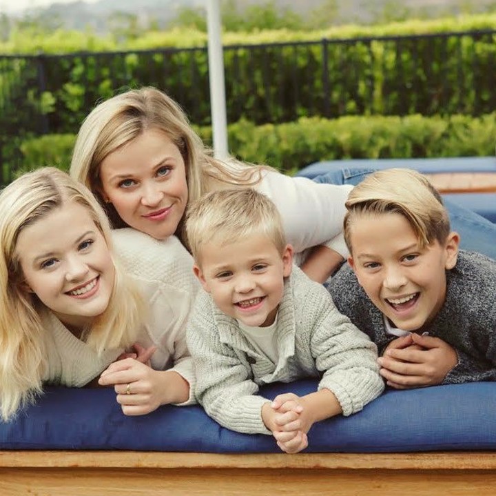 <p>Ini Reese bersama ketiga anaknya, Ava, Deacon, dan Tennesse. (Foto: Instagram/reesewitherspoon)</p>