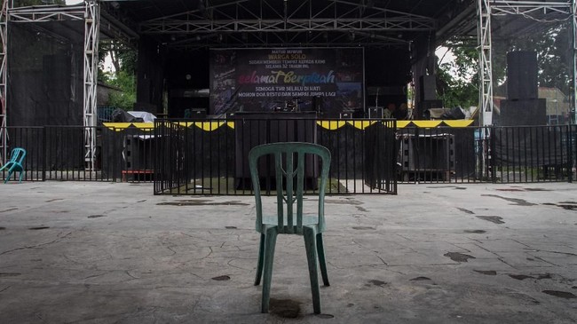 Direktur Lingkar Madani Indonesia menyebut KPU tidak sensitif terhadap kondisi pandemi Covid-19 setelah menelurkan aturan konser musik Pilkada 2020.