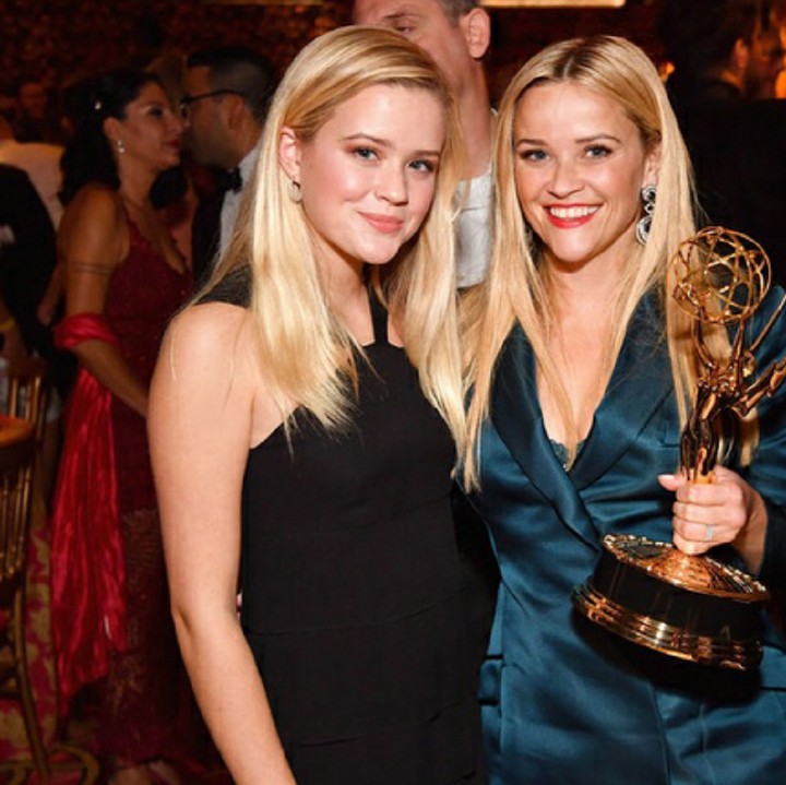 <p>Pemain Legally Blonde ini juga sering lho ajak anaknya di acara-acara tertentu. Misalnya nih Reese pernah membawa putri pertamanya, Ava. (Foto: Instagram/reesewitherspoon)</p>
