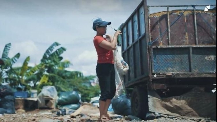 Bergulat dengan tugas rumah tangga dan mencari uang, tentu membuat Bunda lelah. Di Hari Ibu ini, istirahatlah sebentar, Bun.