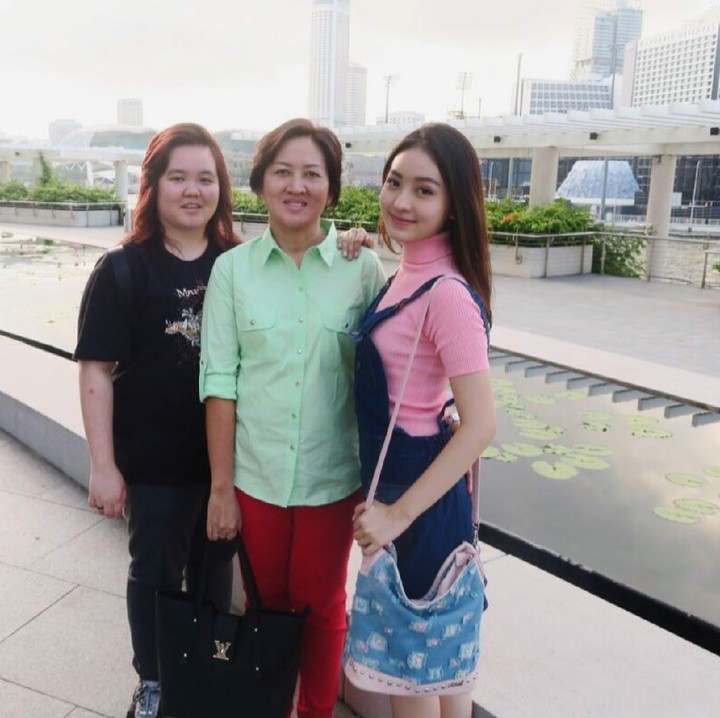 <p>I was lucky enough to get to have one woman who trully helped me through everything. Itulah ucapan Hari Ibu dari Natasha Wilona. (Foto: Instagram/natashawilona12)</p>