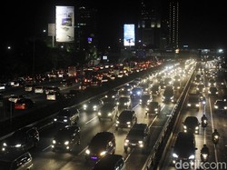 Jelang Tengah Malam, Lalin Tol Dalam Kota Arah Ancol Masih Macet