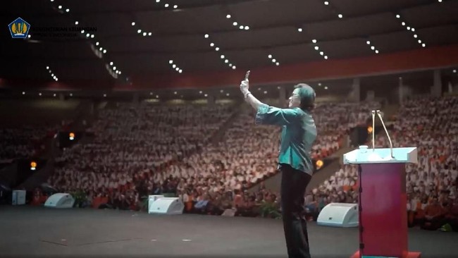 Menteri Keuangan Sri Mulyani memberikan sambutan kepada 6.678 CPNS Kementerian Keuangan dengan mengabadikannya melalui video dan diunggah di Facebook.