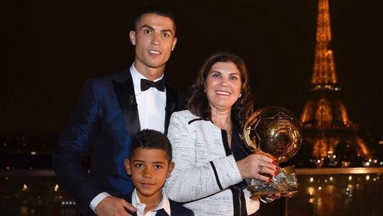 Cristiano Ronaldo dan ibunya Maria Dolores dos Santos Aveiro