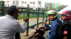 VIDEO: Jalan Tanah Abang Ditutup, Pengendara Bingung