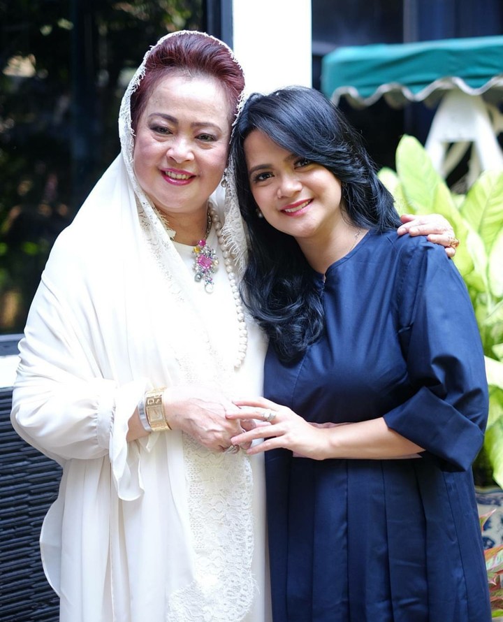 'Pesan Cinta' Sandi Uno Sampai Chelsea Islan di Hari Ibu