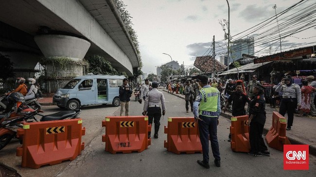 Polda mengaku tak dilibatkan oleh pemda dalam perencanaan rekayasa lalu lintas di Tanah Abang. Padahal, sesuai UU, rekayasa lalu lintas adalah tugas kepolisian.