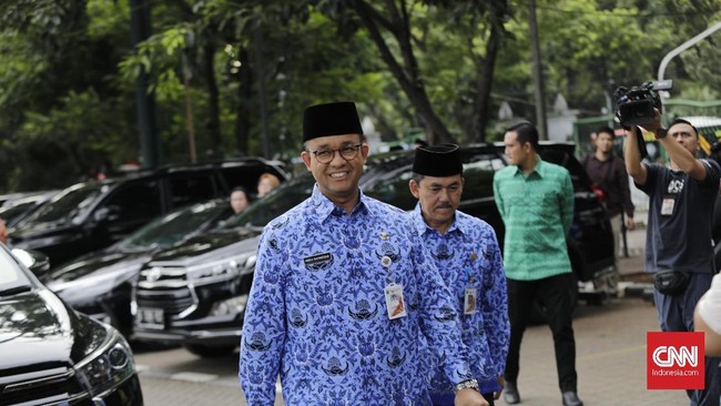 Anies Baswedan meminta warga waspada dan hati-hati serta lebih tanggap saat melihat ada hal-hal yang mencurigakan yang berpotensi mengganggu keamanan.