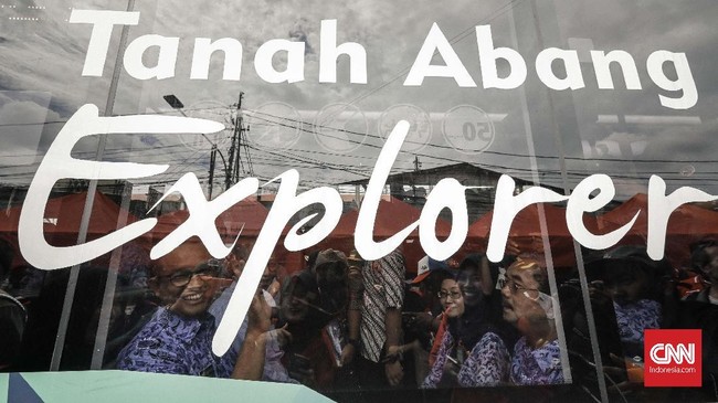 Aksi mogok sopir angkutan kota di Jalan Jatibaru Raya, depan Stasiun Tanah Abang, Jakarta Pusat berdampak pada operasional bus Transjakarta Tanah Abang Explorer