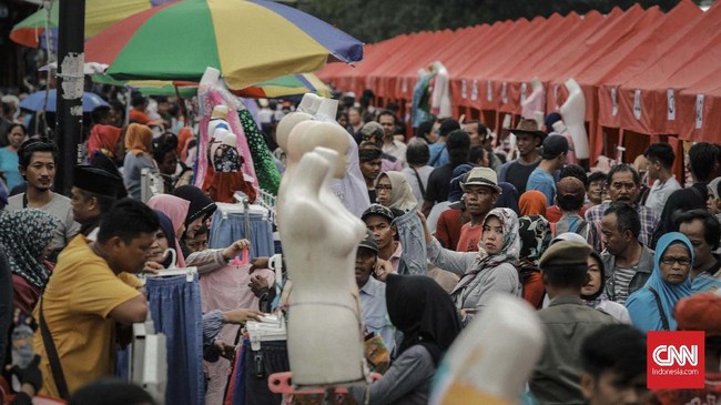 Hal yang paling dikhawatirkan dari penataan di Tanah Abang ala Anies-Sandi adalah tuntutan yang sama dari para PKL di wilayah lain, yakni berjualan di jalanan.