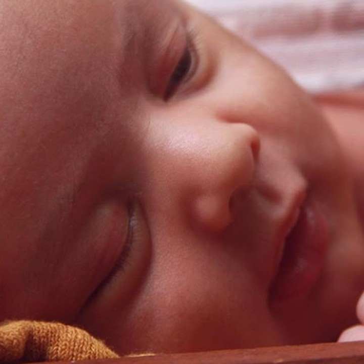 Bayi menggemaskan ini namanya Zavieruwais Muhammad Kurniawan. (Foto: Instagram @zavieruwaiskurniawan)