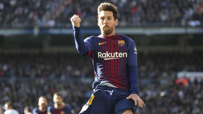 Pelatih Barcelona Ernesto Valverde menyebut Lionel Messi bisa bermain sama baiknya saat ditempatkan sebagai penyerang maupun gelandang.