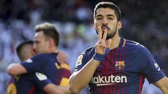Sebelum resmi berkostum Blaugrana, Suarez pernah menangis karena terharu menyikapi keseriusan Barcelona yang dianggapnya menyelamatkan karier di lapangan hijau.