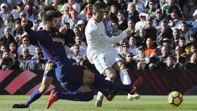 Bek tengah Blaugrana yang cukup sibuk meredam serangan Madrid di babak pertama menyemangati rekan-rekannya untuk mencetak lebih banyak gol.
