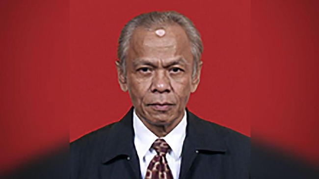 Almarhum Sjahruddin Rasul pernah ditolak masuk ke universitas oleh seorang satpam. Dia juga sempat menolak menerima gaji sebagai Wakil Ketua KPK.