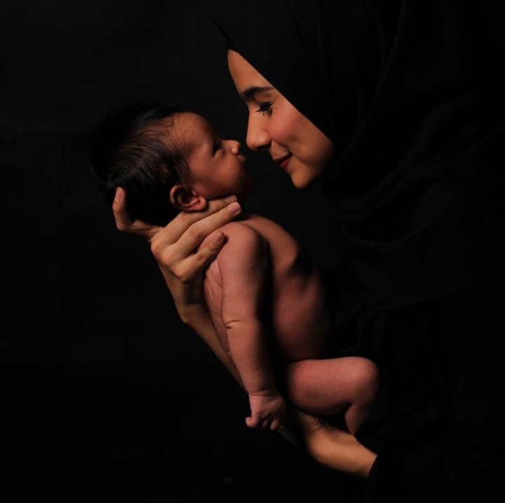 Mmm, wangi banget Baby Z-nya ya, Bunda Sonya? (Foto: @locomograph)