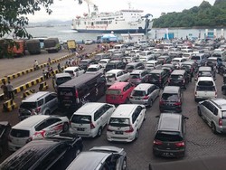Dilarang Mudik, Ratusan Kendaraan Gagal Nyebrang ke Sumatera