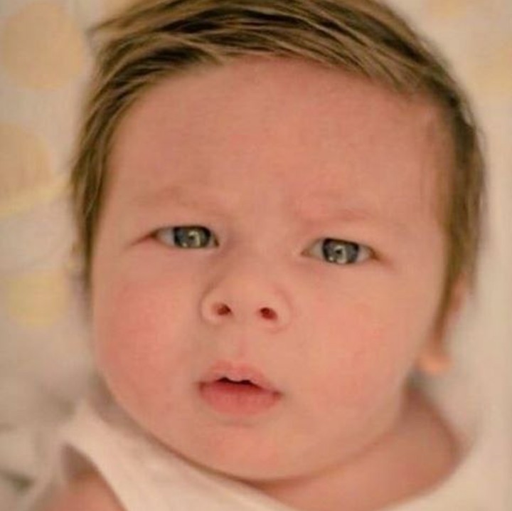<div> Lihat deh, Taimur mirip anak bule dan kayak boneka ya. (Instagram @therealkareenakapoor)</div>