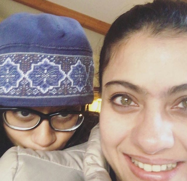 Potret Kedekatan Bintang Bollywood Kajol dengan Buah Hatinya