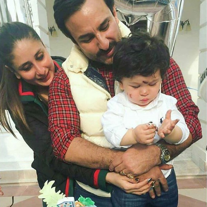 <div>Belepotan setelah mainin kue, Taimur makin lucu. (Instagram @therealkareenakapoor)</div>