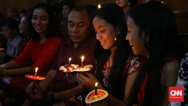 Berbagai daerah di Indonesia dilaporkan menjalani malam Natal, Minggu (24/12) dengan aman tanpa ancaman teror.