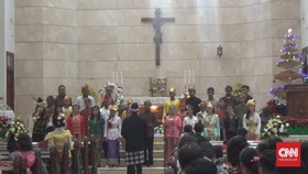 Jemaat di Mojokerto Rayakan Natal dengan Baju Adat Nusantara