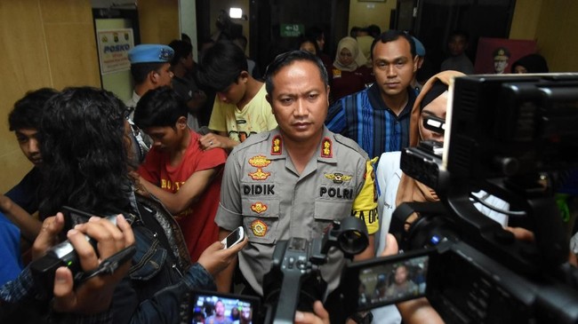 SM diduga menderita gangguan jiwa. Sebelum menusuk Abdul Rohman usai salat subuh, SM kerap marah-marah pada warga tanpa alasan jelas.