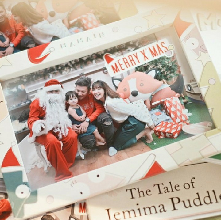 <p>Pasangan selebriti Gisel dan Gading mengabadikan momen Natal mereka dengan foto keluarga nih. (Foto: Instagram/gisel_la)</p>