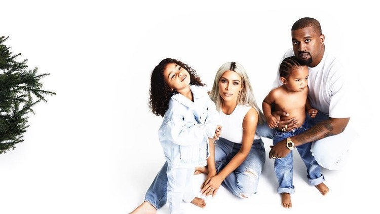 Kim Kardashian dan Kanye West menyambut anak ketiganya. Kim punya kekhawatiran si kecil North dan Saint cemburu pada adiknya.