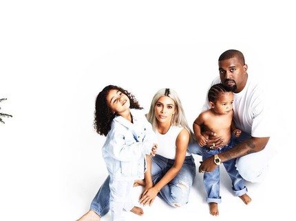 Kekhawatiran Kim Kardashian Saat si Kecil Cemburu pada Adik Bayinya