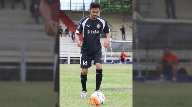 Martunis tidak bisa memanfaatkan keberuntungan dirinya yang menjadi anak angkat Cristiano Ronaldo. Meski ketika bergabung dengan akademi Sporting Lisbon.