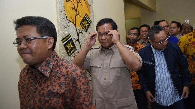 Elite Gerindra Fadli Zon menganggap sikap PAN mengajak PKS mengusung Gatot Nurmantyo sebagai capres belum resmi dan masih sebatas wacana.