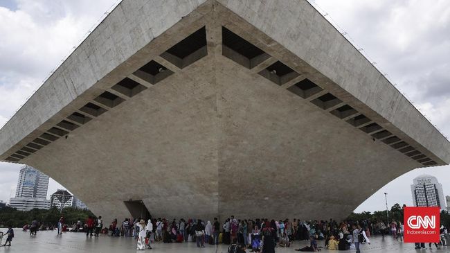 Menyibak 'Pesan' Uni Soviet dalam Arsitektur Monas Rancangan Monumen Nasional (Monas) disebut mirip arsitektur Uni Soviet; besar, luas, megah.