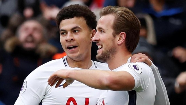 Harry Kane lebih tajam dari Lionel Messi di 2017 dan berhasil memecahkan rekor gol Liga Primer Inggris milik Alan Shearer 22 tahun silam.