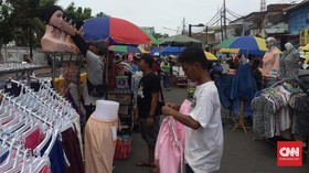 Sandi Janji Tindak Pungli Terhadap PKL Tanah Abang