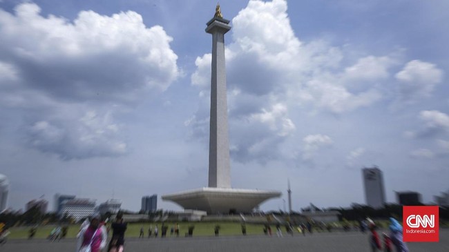 Ledakan terjadi di kawasan Monas pada Selasa (3/12) pagi. Polisi menduga ledakan tersebut bersumber dari ponsel.