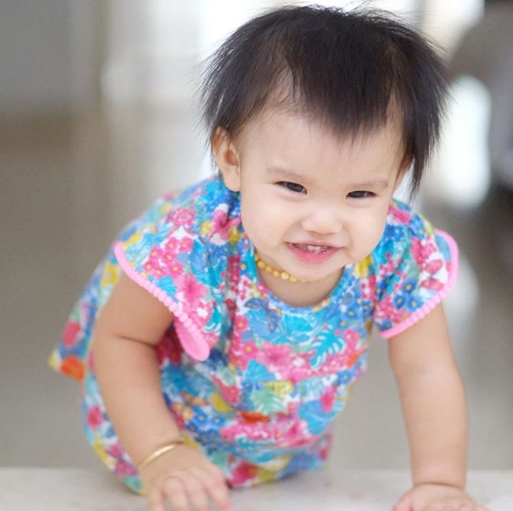 Hi-hi-hi semangat banget merangkaknya Cattleya. (Foto: Instagram @abigailcattleya)
