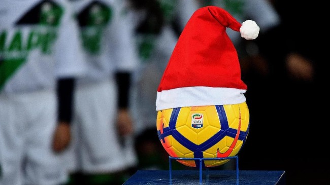 FOTO: Keceriaan Natal di Arena Sepak Bola