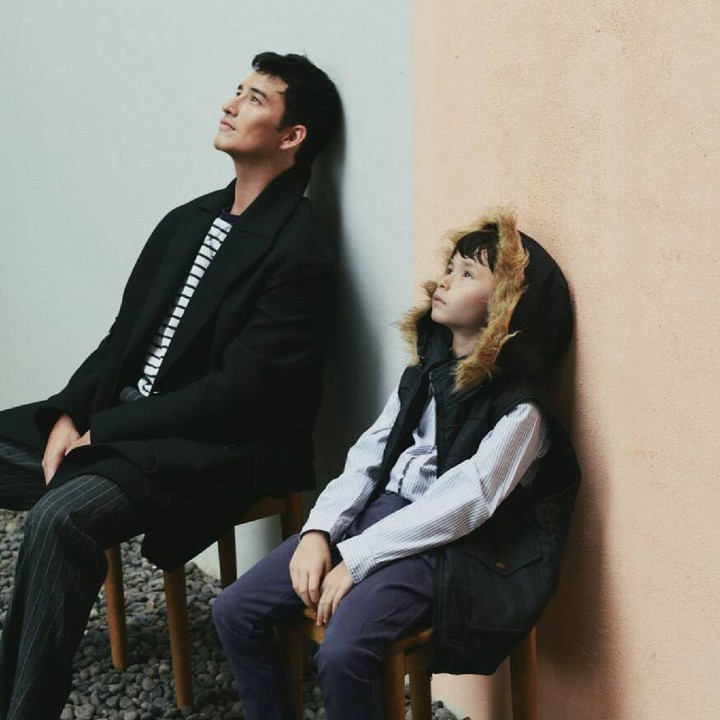 <p>Keren, kekompakan ayah dan anak ini nggak ada matinya. (Foto: Instagram @mike_lewis)<br /><br /></p>