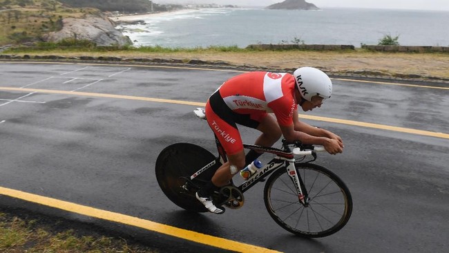 Atlet sepeda Turki, Ahmet Orken, terpaksa meninggalkan klub sepeda Israel Cycling Academy setelah keluarganya mendapat tekanan menyusul isu Yerusalem.